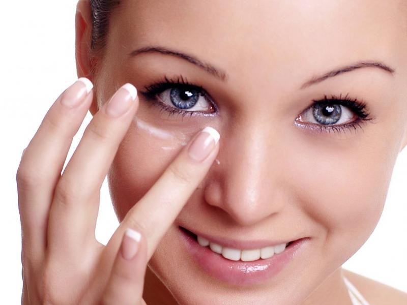 Как правильно делать массаж от морщин вокруг глаз?